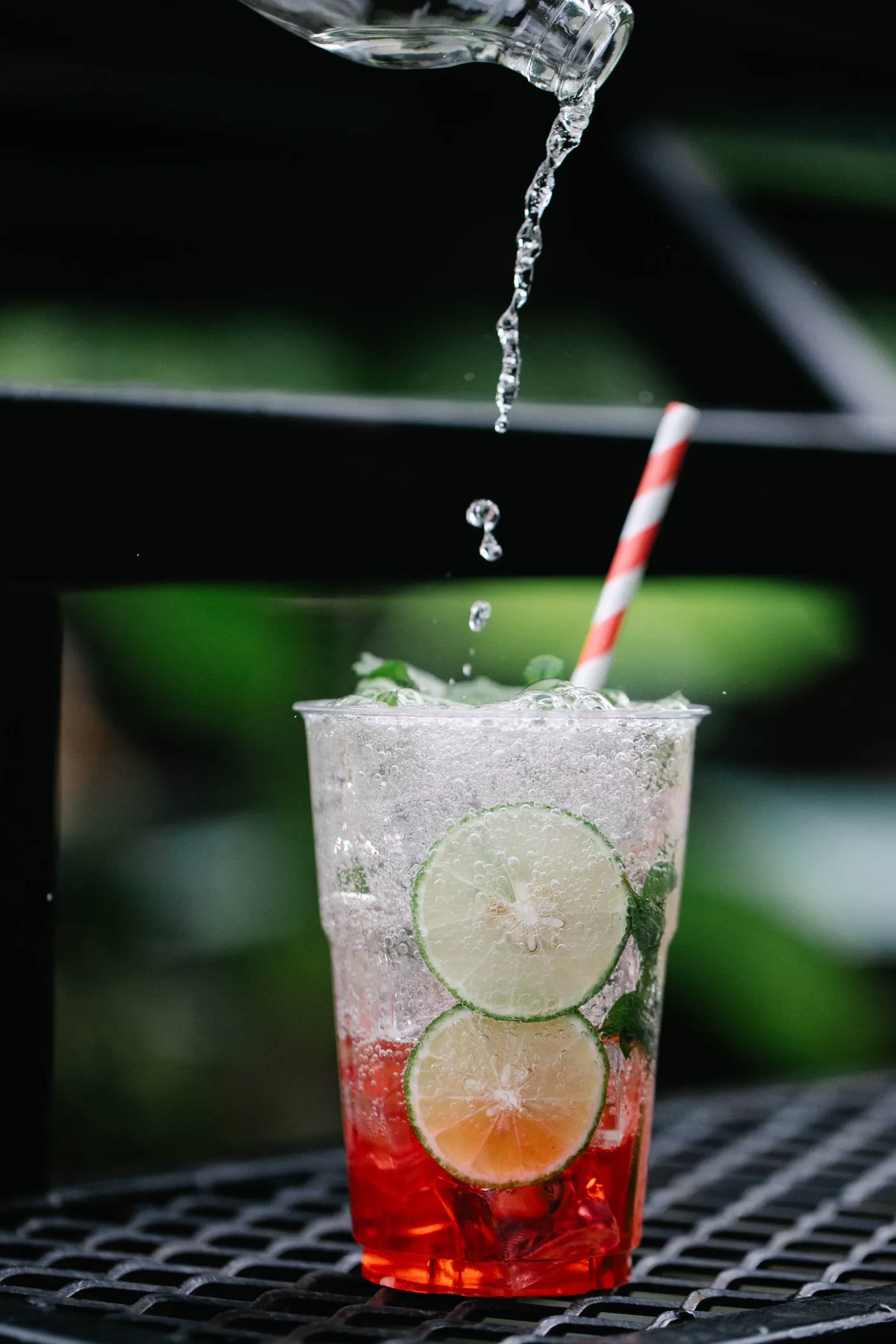 Cocktail maison de la Guinguette Bikaina, agrumes et menthe fraîche